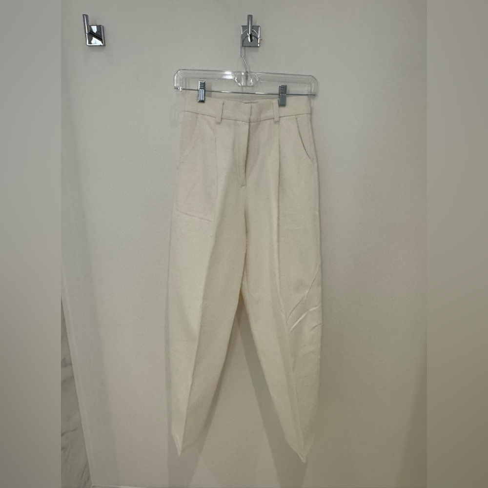 Stylish trousers in cream denim